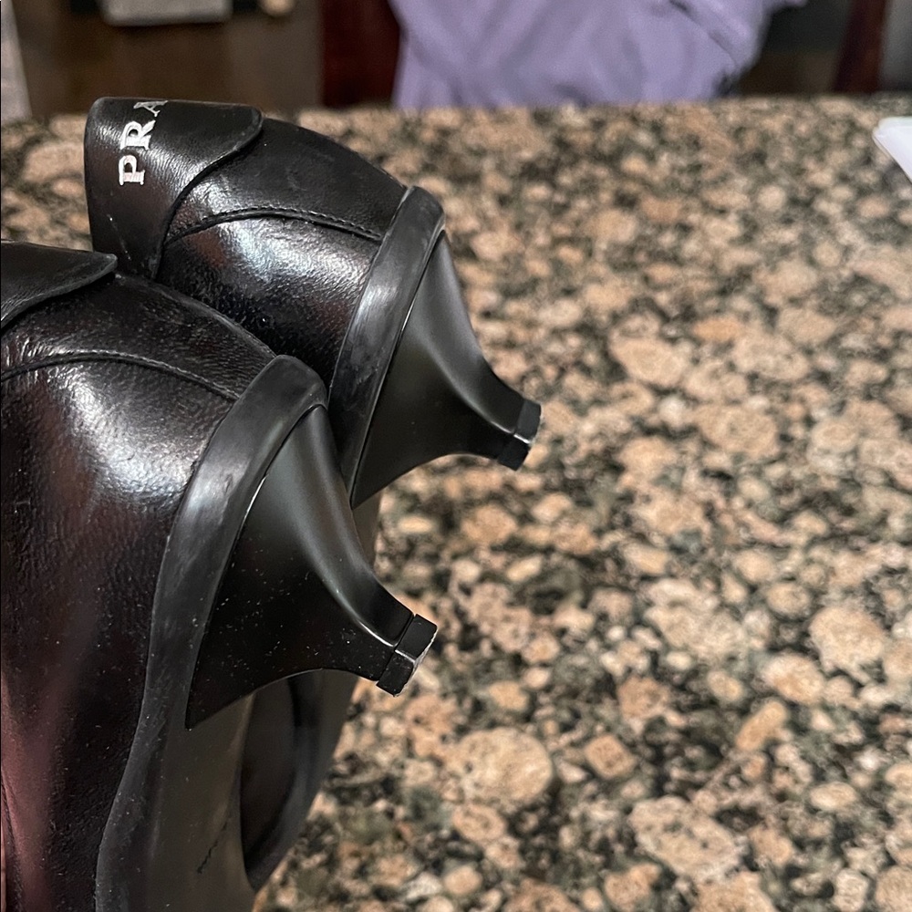 Prada Vintage Elegant Black Leather kitty heels.Mom wore them once. - Picture 5 of 14